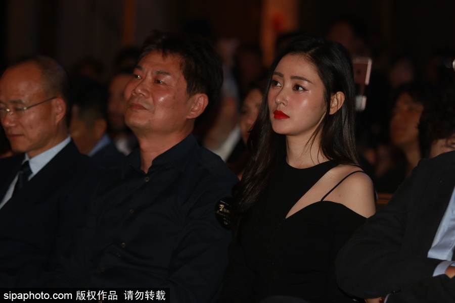 宋祖兒張?zhí)鞇哿料?#8220;海上影人之夜” 周星馳隔空送大禮