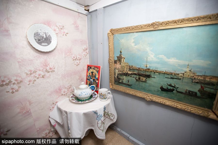 英國(guó)奇葩發(fā)明家打造世界首座海灘地下小屋