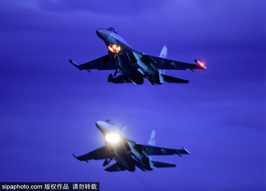 沖上云霄 俄羅斯戰(zhàn)機航空團訓(xùn)練大片既視感