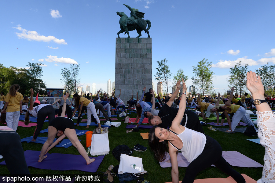 聯合國總部慶祝“國際瑜伽日” 聚集千名愛好者參加瑜伽課程