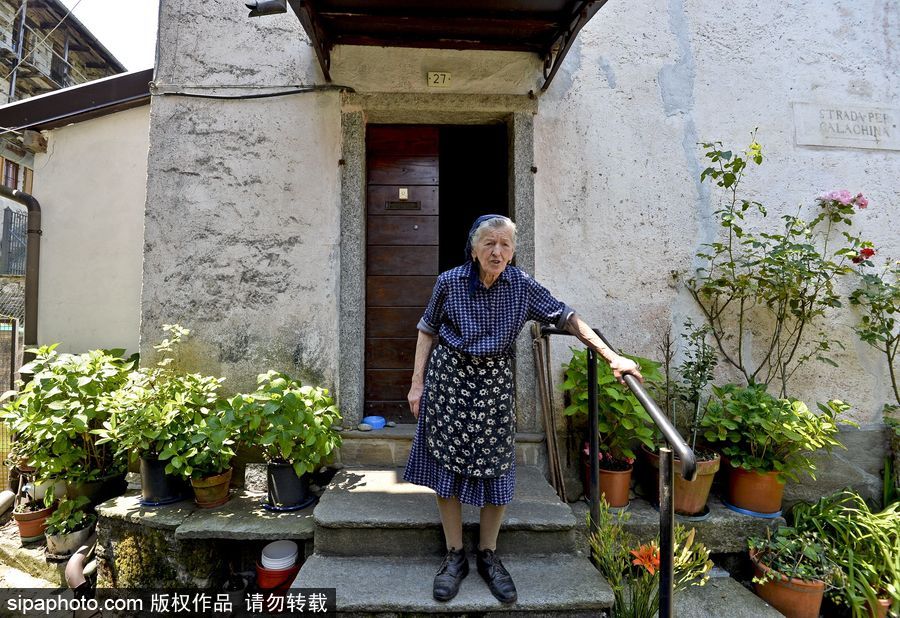 意大利九旬老人成村里唯一居民 生活一如往常自稱享受寂靜