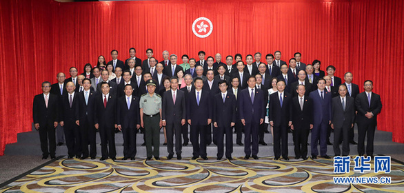 習(xí)近平會見梁振英和香港特別行政區(qū)行政、立法、司法機構(gòu)負(fù)責(zé)人