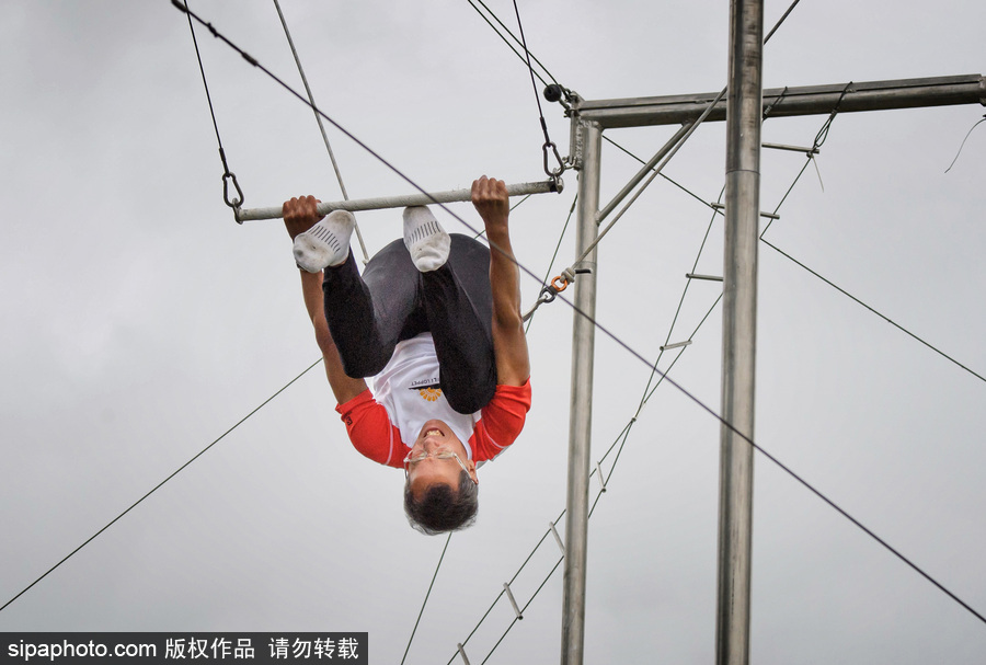 想成為空中飛人嗎？美國圣克羅伊島開設高空秋千訓練營