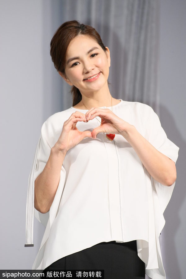 Ella陳嘉樺現(xiàn)身慈善活動(dòng) 大受感動(dòng)灑淚現(xiàn)場(chǎng)