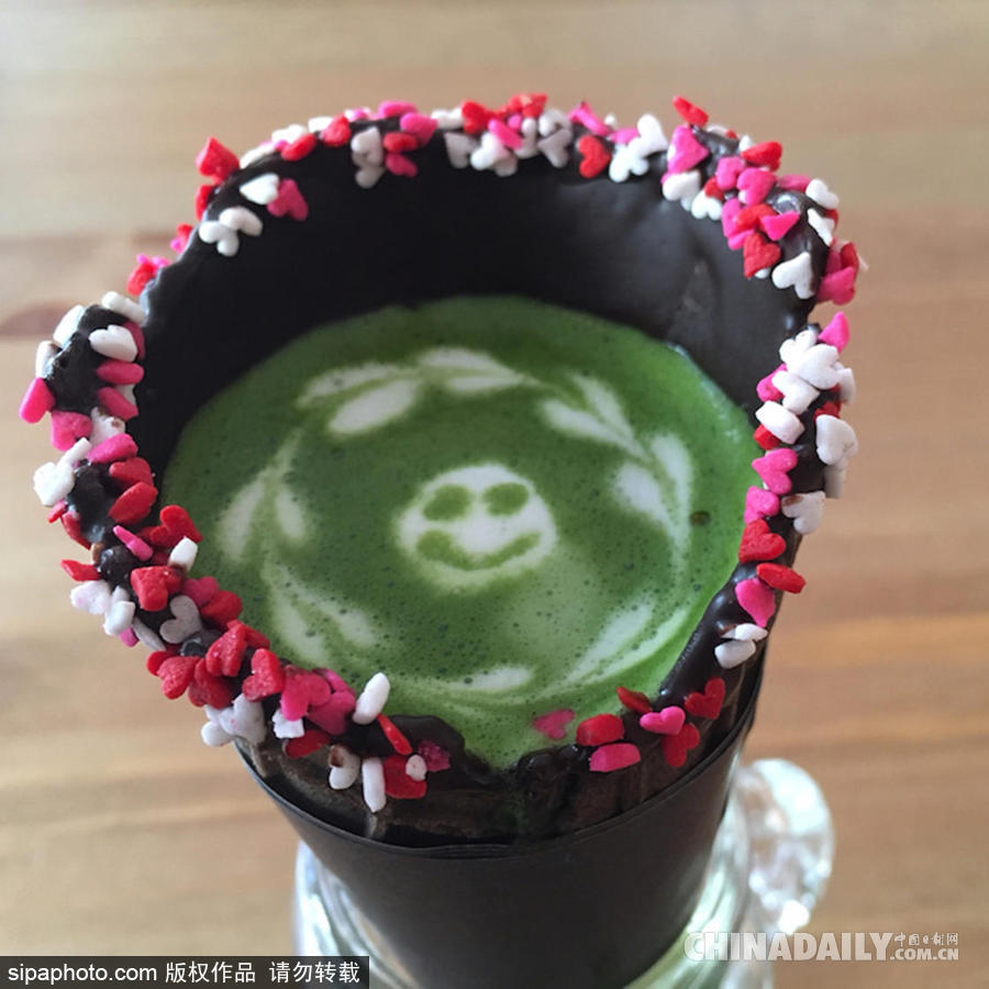 來(lái)一杯脆皮咖啡！東京一咖啡店標(biāo)新立異推出能喝的“甜筒”