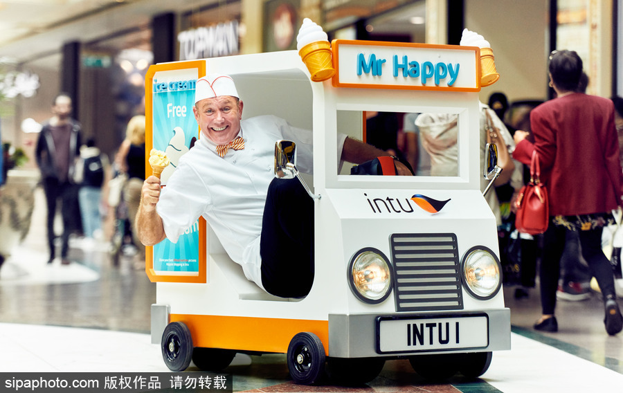 太迷你了！世界最小冰淇淋車亮相似來(lái)自“小人國(guó)”