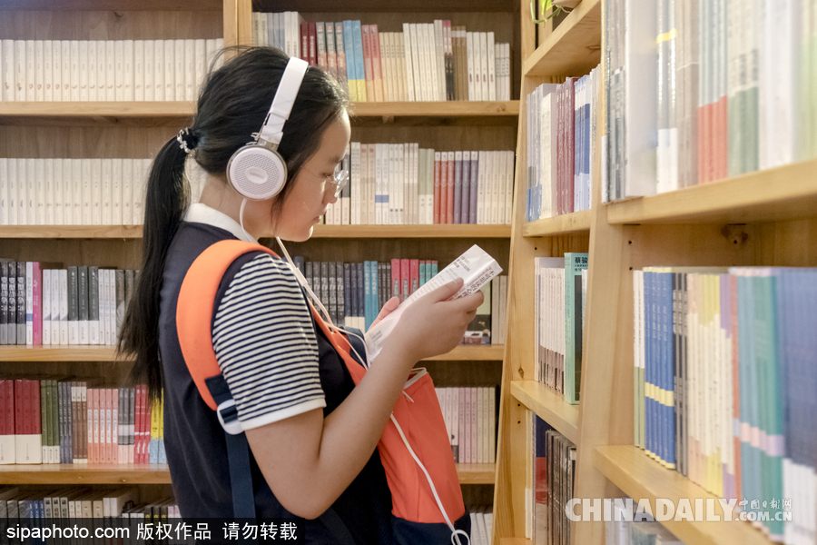 2017上海書展開幕 “砥礪奮進(jìn)”、“文化自信”成主旋律