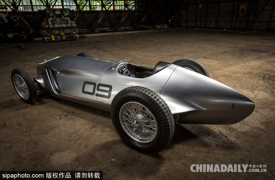 現(xiàn)代與復古的結(jié)合 純電動賽車懷舊外型炫酷十足