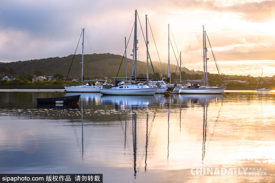 英國康威河日出美景 天光云影的“平行世界”