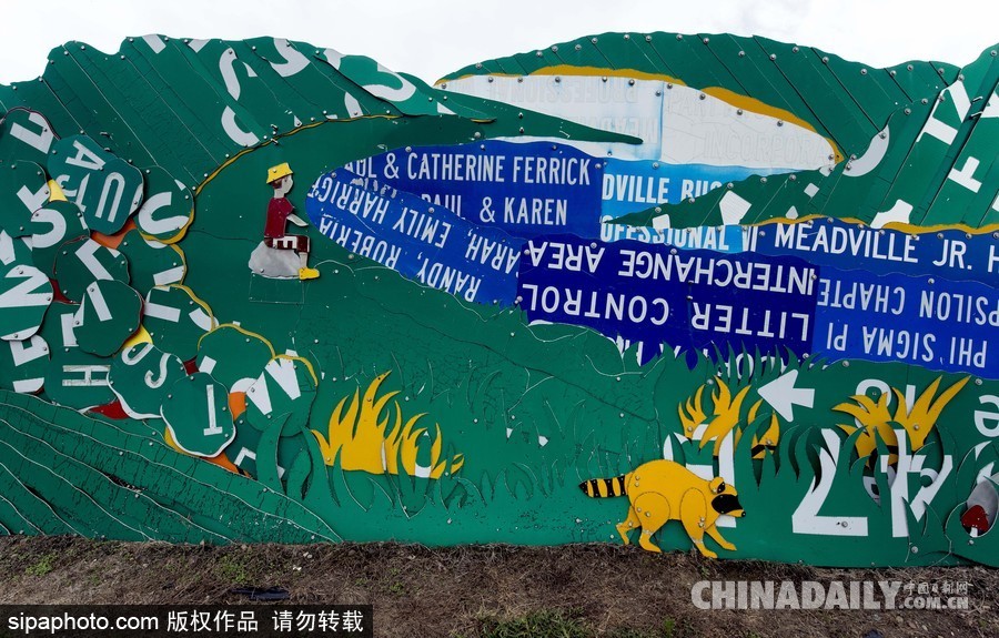 美國(guó)賓州打造“路標(biāo)雕塑花園” 絢麗多彩童趣十足