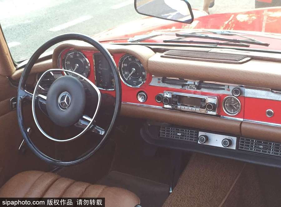 法國(guó)戛納海濱大道遍地是豪車
