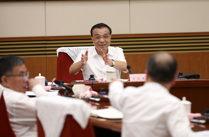 李克強主持召開推動制造強國建設、持續(xù)推進經(jīng)濟結構轉型升級座談會