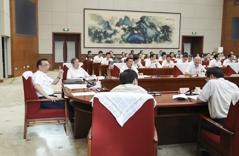 李克強主持召開推動制造強國建設、持續(xù)推進經(jīng)濟結構轉型升級座談會