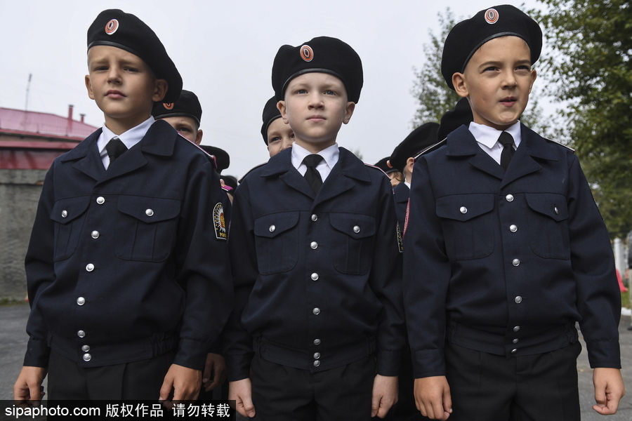 俄羅斯“知識日” 西伯利亞軍事學校萌娃穿制服慶祝