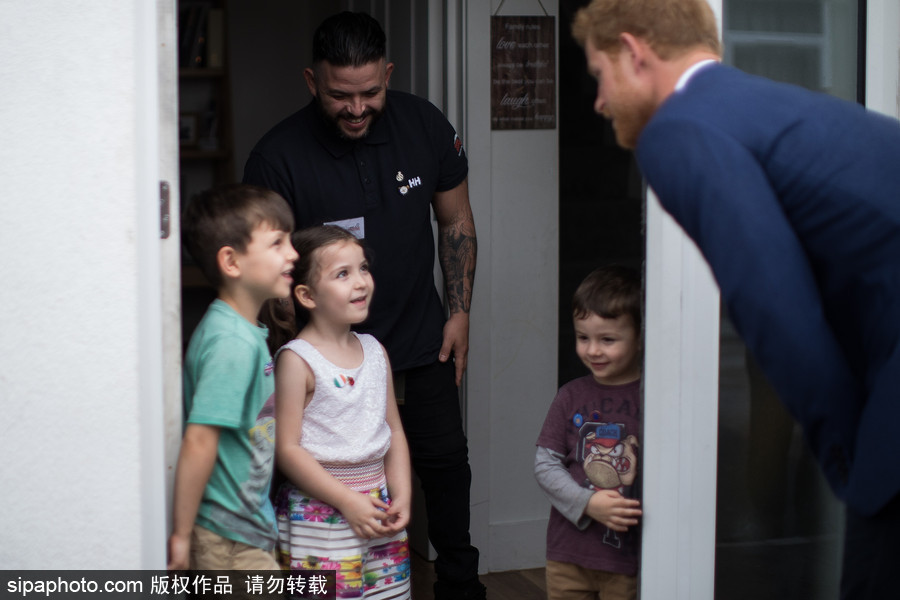將添小侄子或小侄女？ 哈里王子滿臉喜氣造訪慈善機構(gòu)