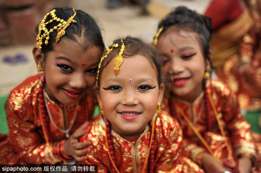 尼泊爾百名女孩精心裝扮化身“活女神” 慶祝庫瑪麗崇拜節(jié)