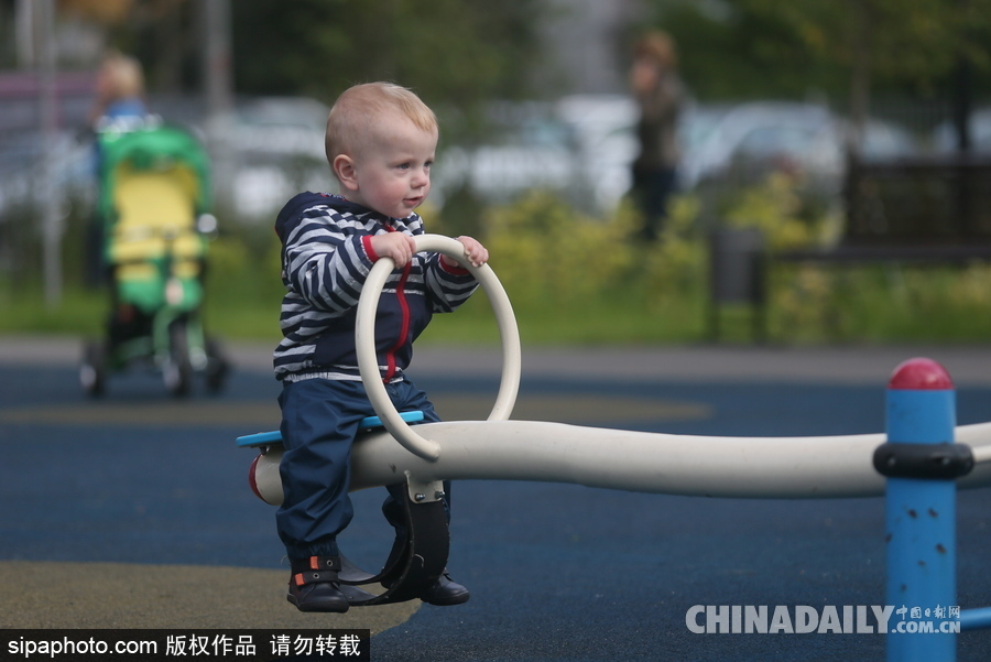 走進莫斯科的游樂場休閑區(qū) 兒童玩耍天真爛漫