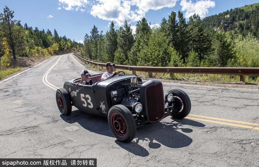 美國(guó)舉行Hot Rod爬坡賽 超炫酷復(fù)古改裝車齊亮相
