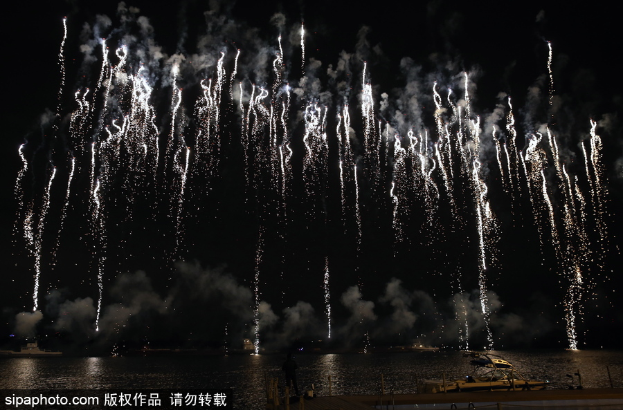 2017年國(guó)際光明節(jié)閉幕 煙花照亮莫斯科夜空