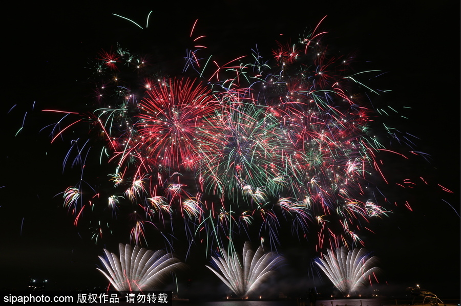 2017年國際光明節(jié)閉幕 煙花照亮莫斯科夜空