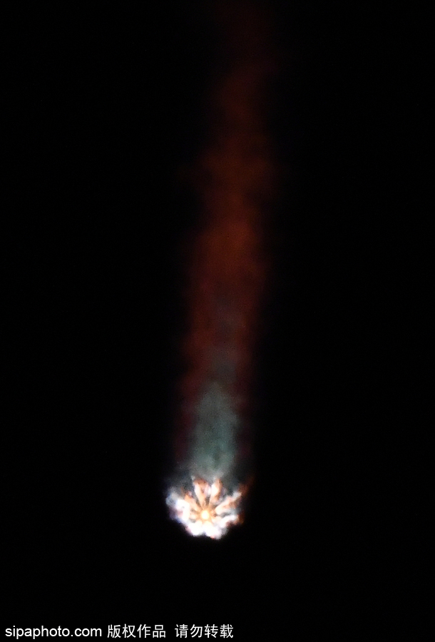 SpaceX獵鷹9號(hào)火箭發(fā)射10顆銥衛(wèi)星 成功海上回收