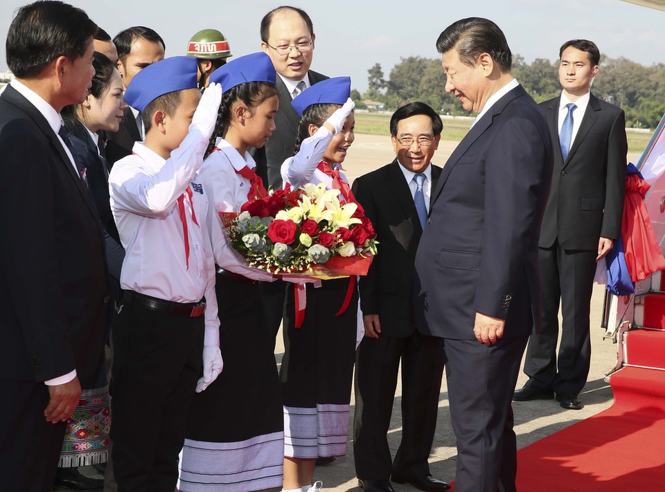 習(xí)近平抵達(dá)萬(wàn)象開(kāi)始對(duì)老撾人民民主共和國(guó)進(jìn)行國(guó)事訪問(wèn)