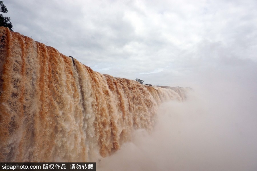超震撼壯觀！大雨侵襲 伊瓜蘇瀑布流量達往日三倍