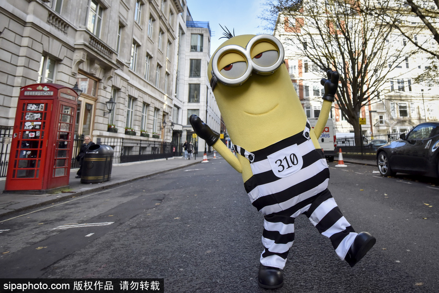 英國舉行年度“玩具大游行” 數(shù)百卡通人物大鬧街頭