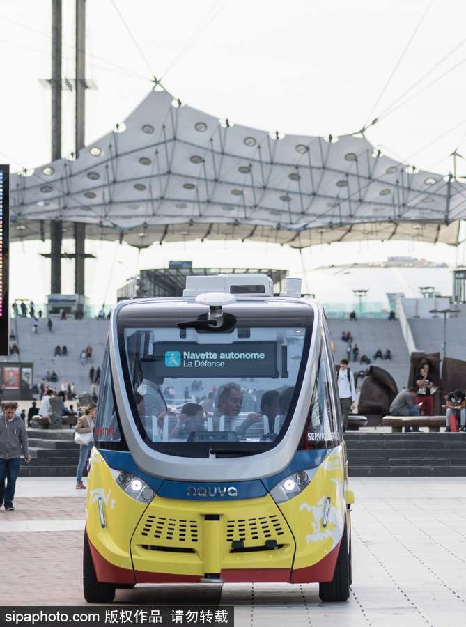 無人駕駛小公交車成巴黎街頭風(fēng)景