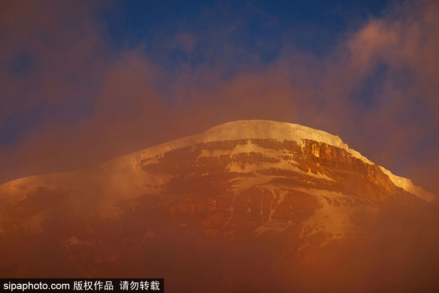 距離地心最遠的高峰 厄瓜多爾欽博拉索山日暮時分