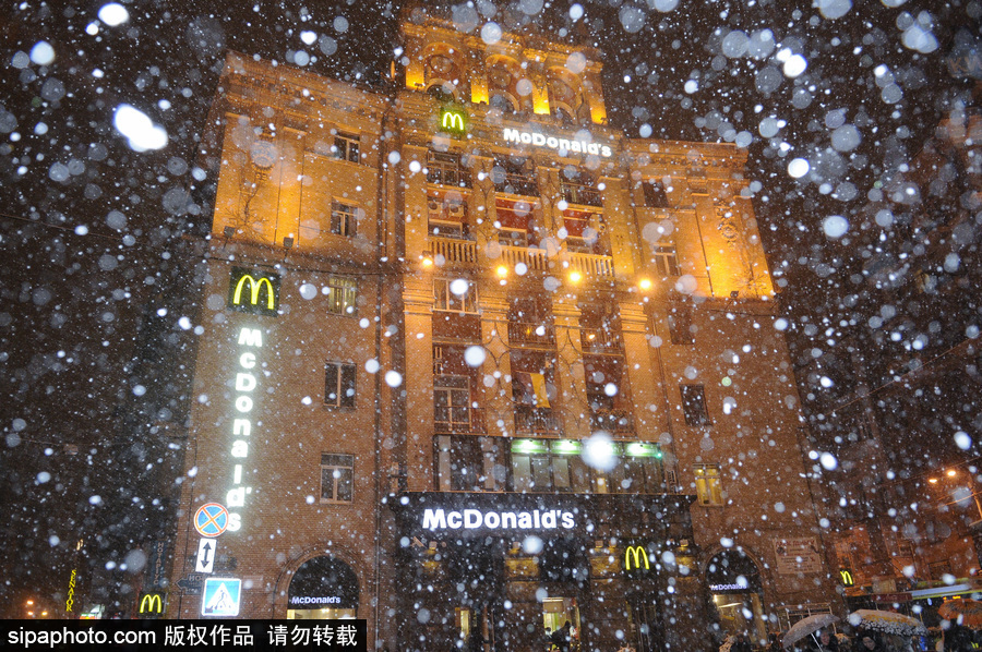 烏克蘭深冬大雪飄零 似童話世界