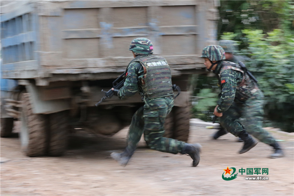 戰(zhàn)場(chǎng)無(wú)亞軍 武警官兵三峽腹地上演現(xiàn)實(shí)版“絕地求生”