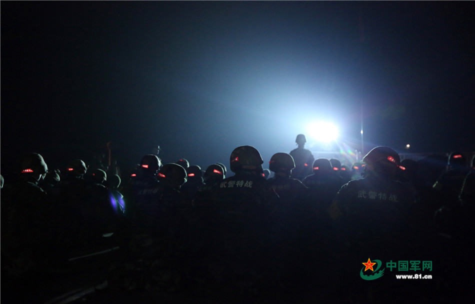 戰(zhàn)場無亞軍 武警官兵三峽腹地上演現(xiàn)實(shí)版“絕地求生”