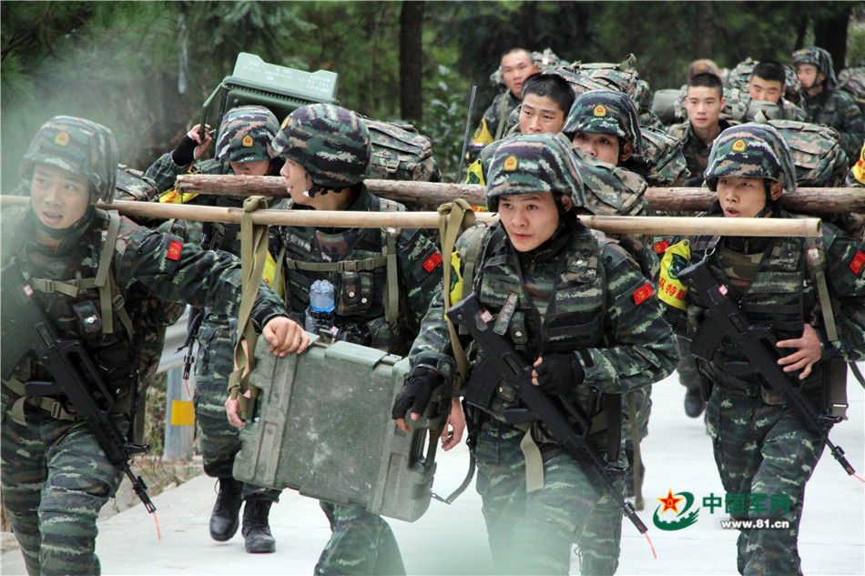 戰(zhàn)場無亞軍 武警官兵三峽腹地上演現(xiàn)實版“絕地求生”