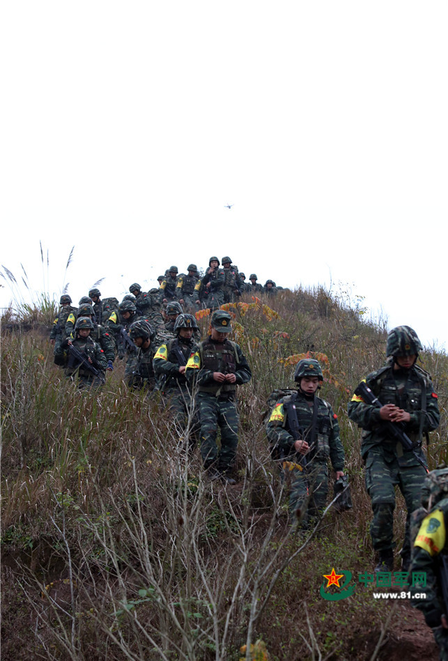 戰(zhàn)場(chǎng)無(wú)亞軍 武警官兵三峽腹地上演現(xiàn)實(shí)版“絕地求生”