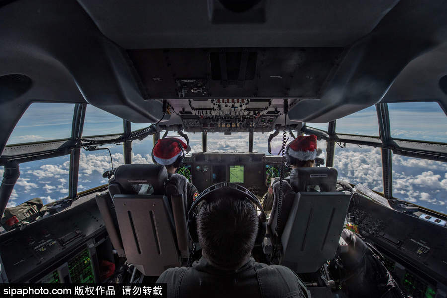 禮物從天而降！美國(guó)空軍向西太平洋島國(guó)空投“圣誕大禮包”