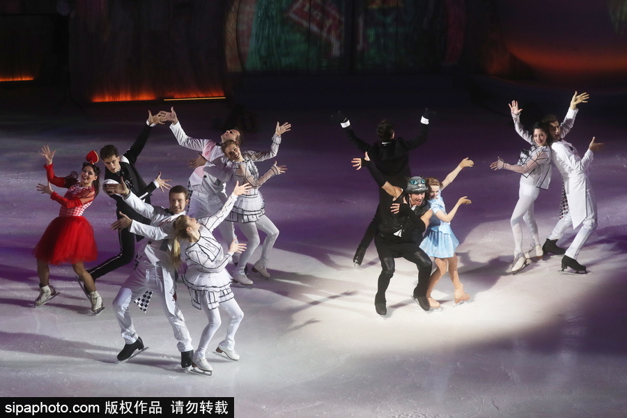 莫斯科冰上舞蹈表演 花滑名將上演《愛麗絲夢(mèng)游仙境》