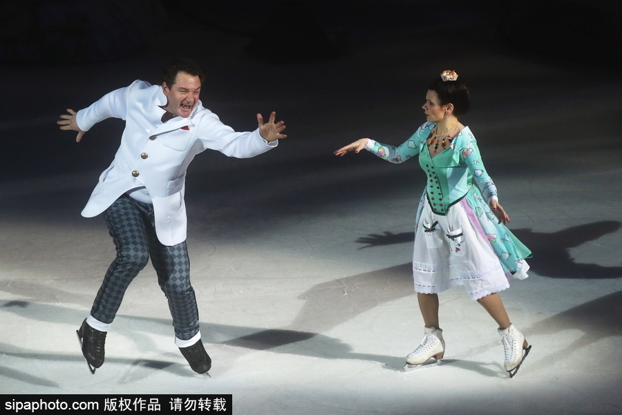 莫斯科冰上舞蹈表演 花滑名將上演《愛麗絲夢(mèng)游仙境》