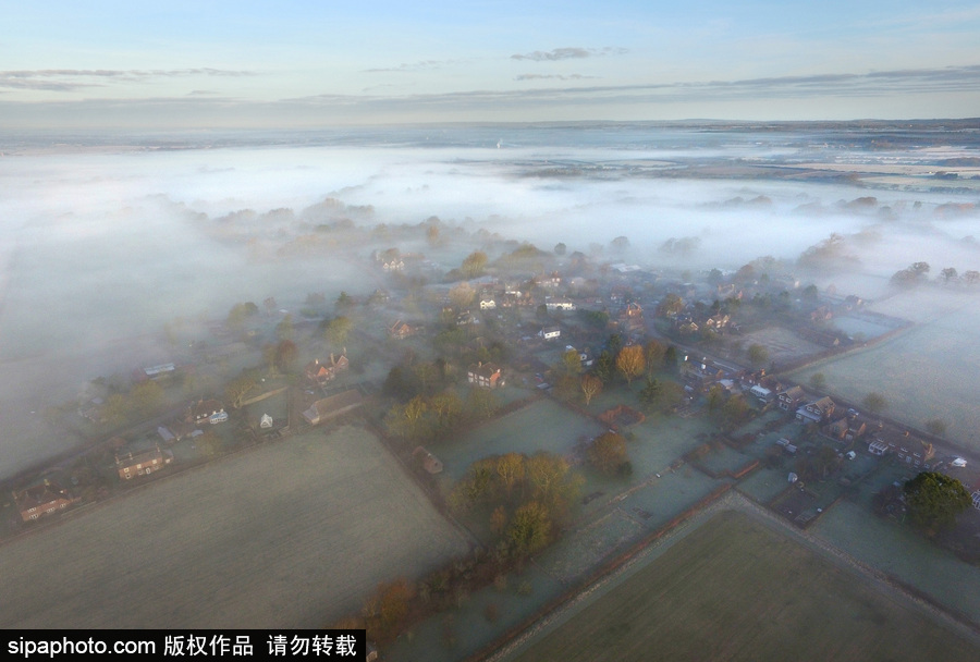 英國劉易斯鄉(xiāng)村美景 迷霧蒙蒙如夢如幻