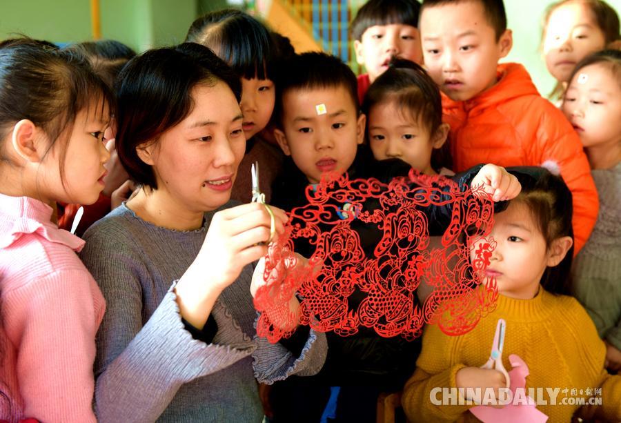 學剪紙 迎新春