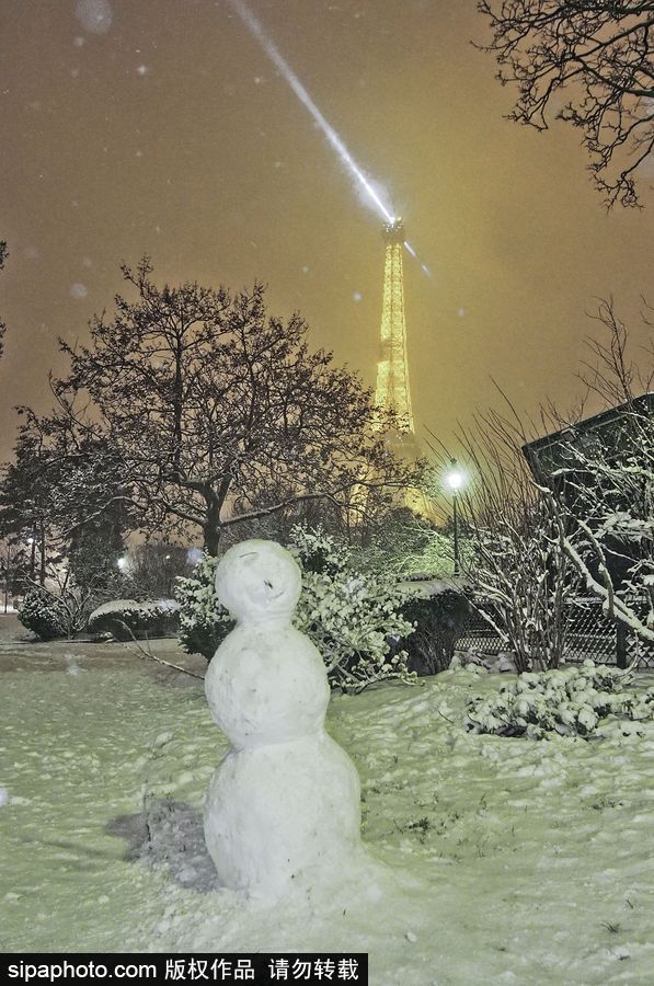 雪中巴黎埃菲爾鐵塔 如夢似幻浪漫十足