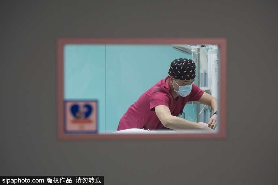 實(shí)拍太原“90后”男助產(chǎn)士 一年接生200余名嬰兒