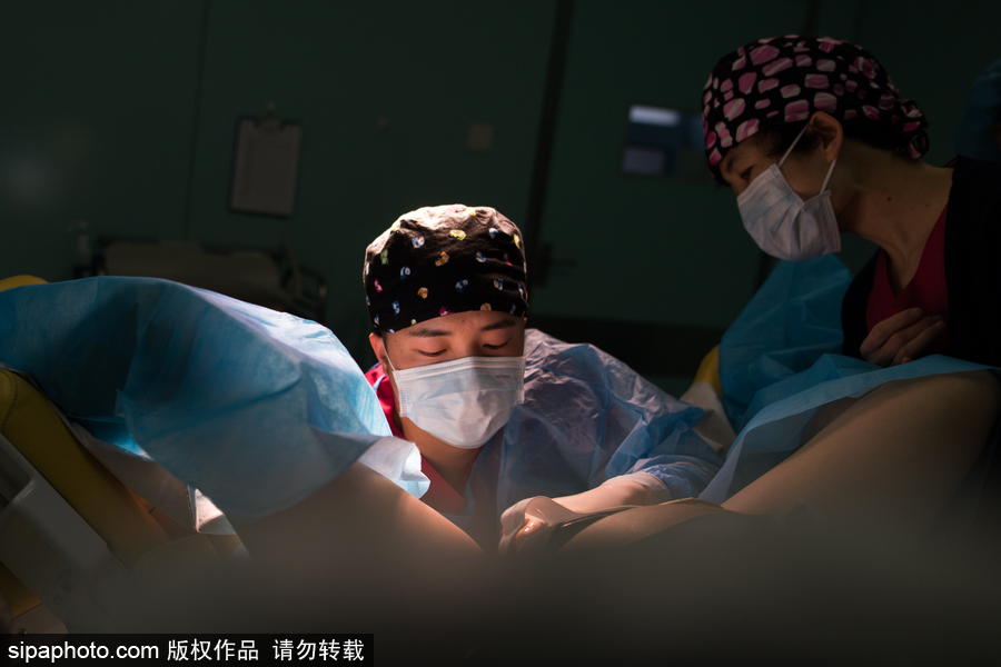 實拍太原“90后”男助產(chǎn)士 一年接生200余名嬰兒