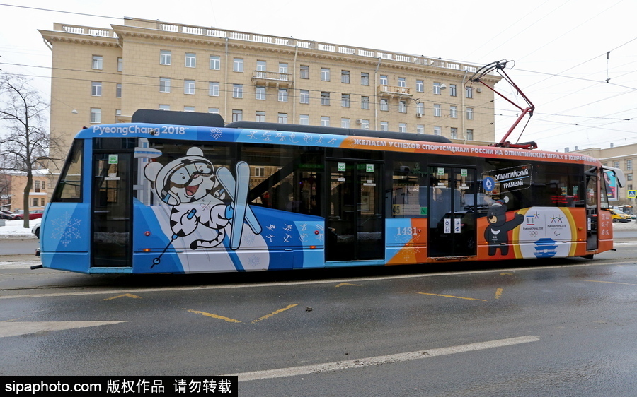 2018平昌冬奧會主題公交車現(xiàn)身圣彼得堡街頭十分矚目