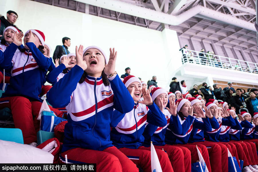 2018平昌冬奧會：冰球女子小組賽 朝鮮拉拉隊(duì)長笑容甜美