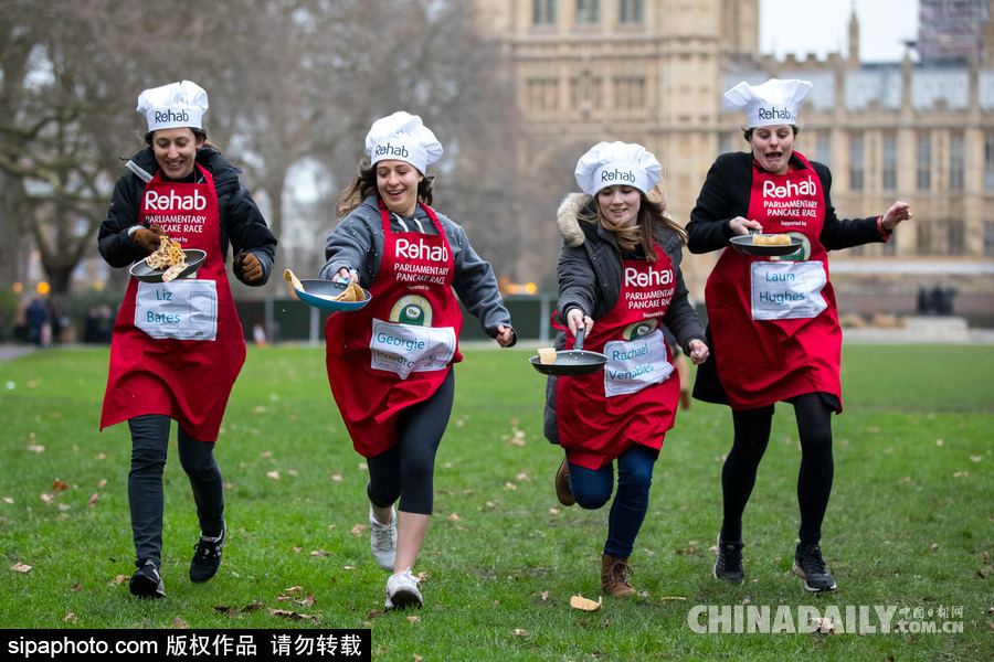 “煎餅俠”？英國舉行趣味煎餅跑