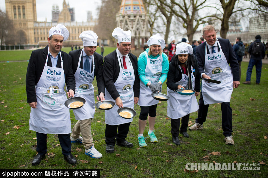 “煎餅俠”？英國(guó)舉行趣味煎餅跑