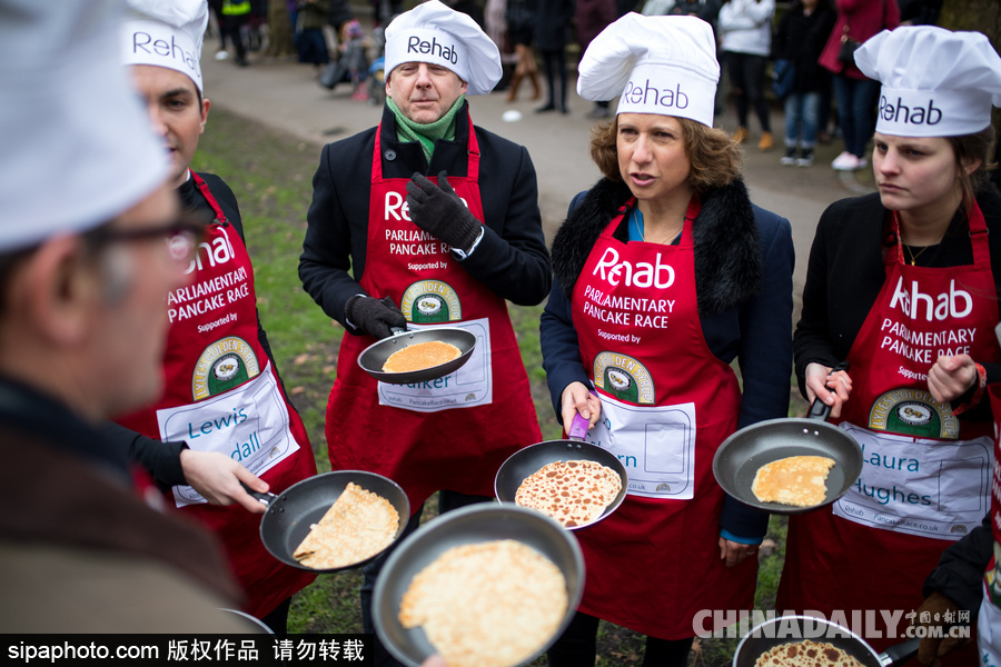 “煎餅俠”？英國舉行趣味煎餅跑