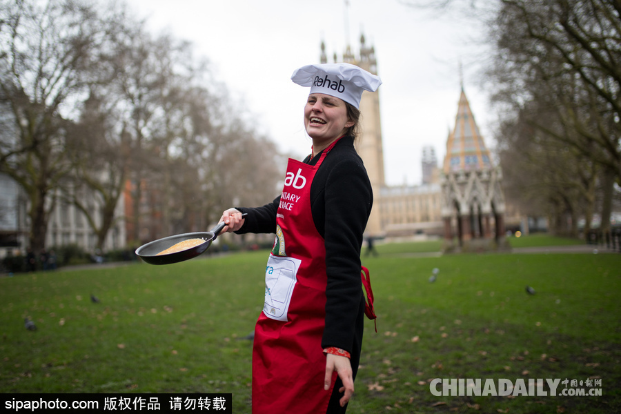 “煎餅俠”？英國舉行趣味煎餅跑