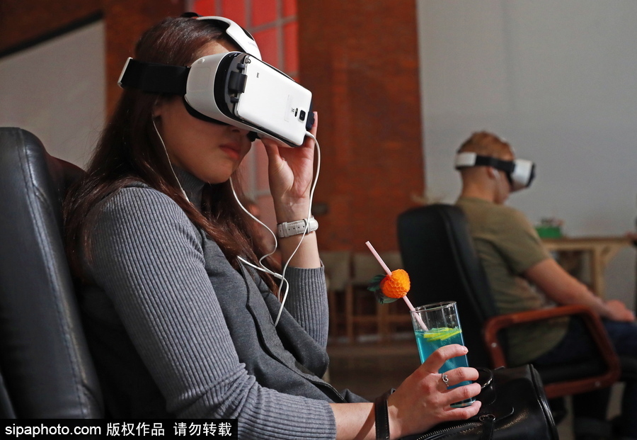 俄羅斯首個(gè)VR電影院開幕 比普通電影院更“好玩”